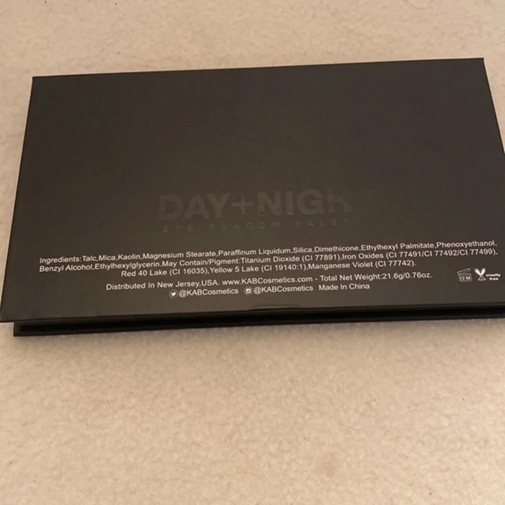 KAB‎ Cosmetics eyeshadow palette